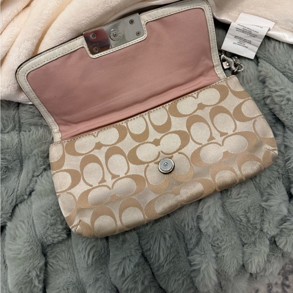 Coach Leather Crossbody Satchel, Near-Perfect Condition w/ FREE WRISTLET🩷 - Picture 11 of 12